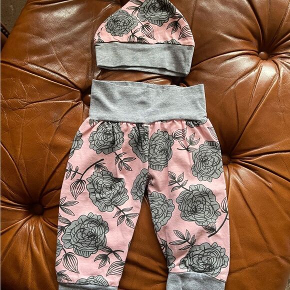 New 0-3 month pink and gray pant set - Picture 1 of 3